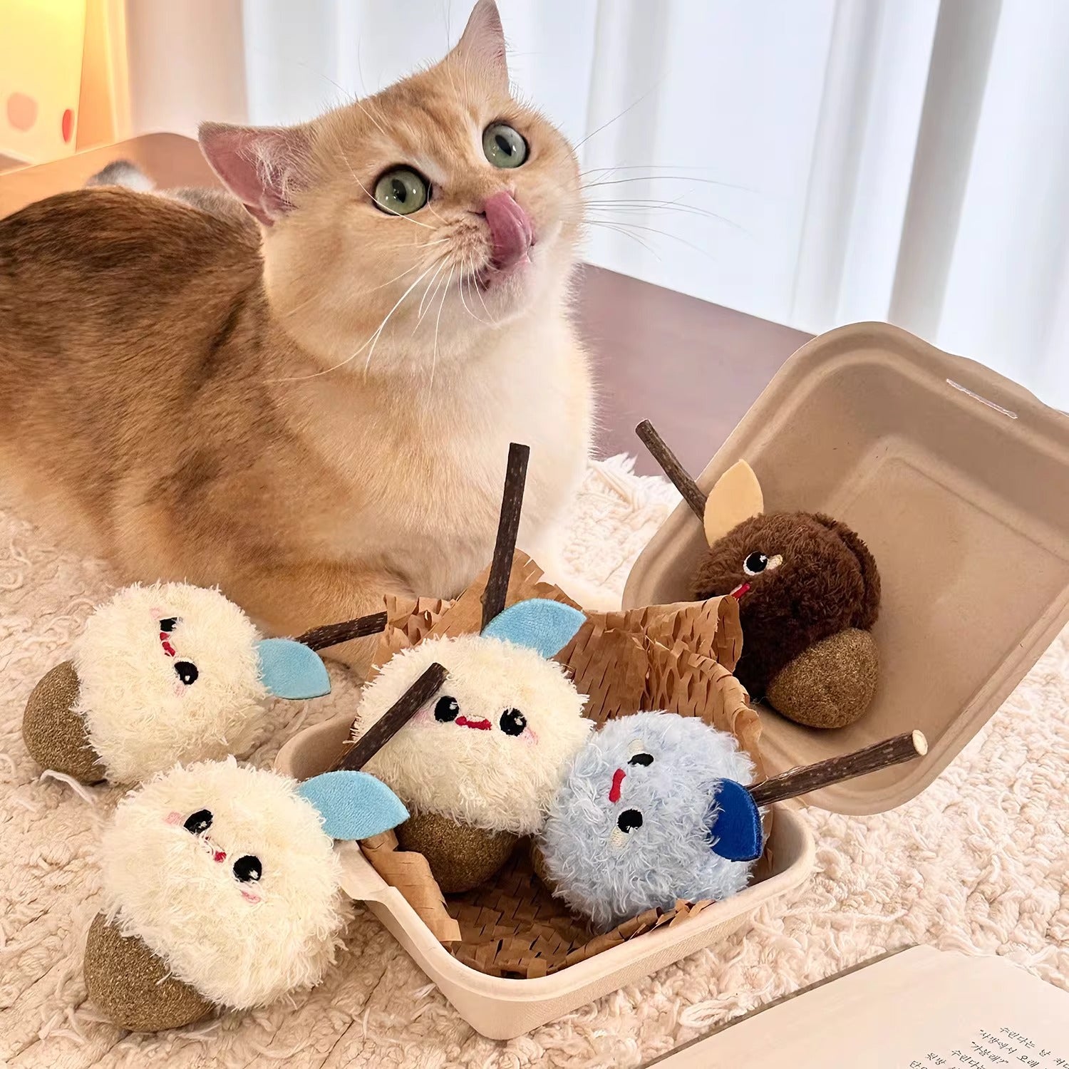 TOOCAT Snowball Cat Chew Toy with Matatabi Stick